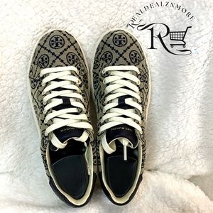 NWOB Authentic Tory Burch Howell T-Monogram Low Top Sneakers Perfect Sz. 8 Navy